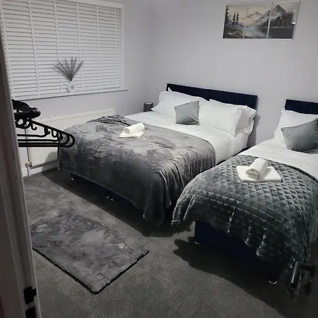 4 Bedroom House *