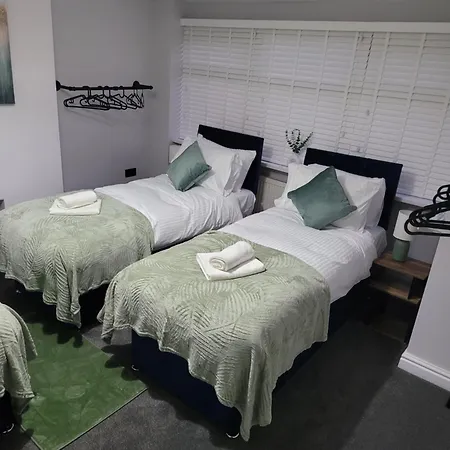 4 Bedroom House شقة