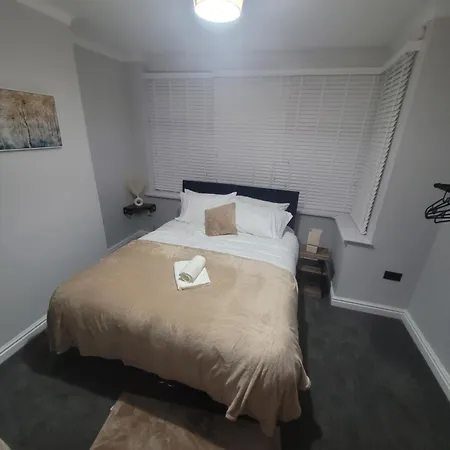 4 Bedroom House شقة *